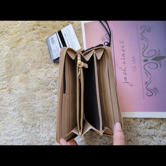 Prada long wallet - Picture 3 of 8